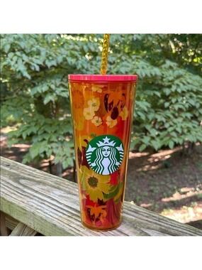 NWT Starbucks Strawberry Field Flower Cold Cup 24oz